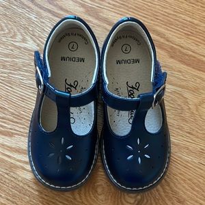 Size 7 Navy Footmates toddler girl shoes in original box.